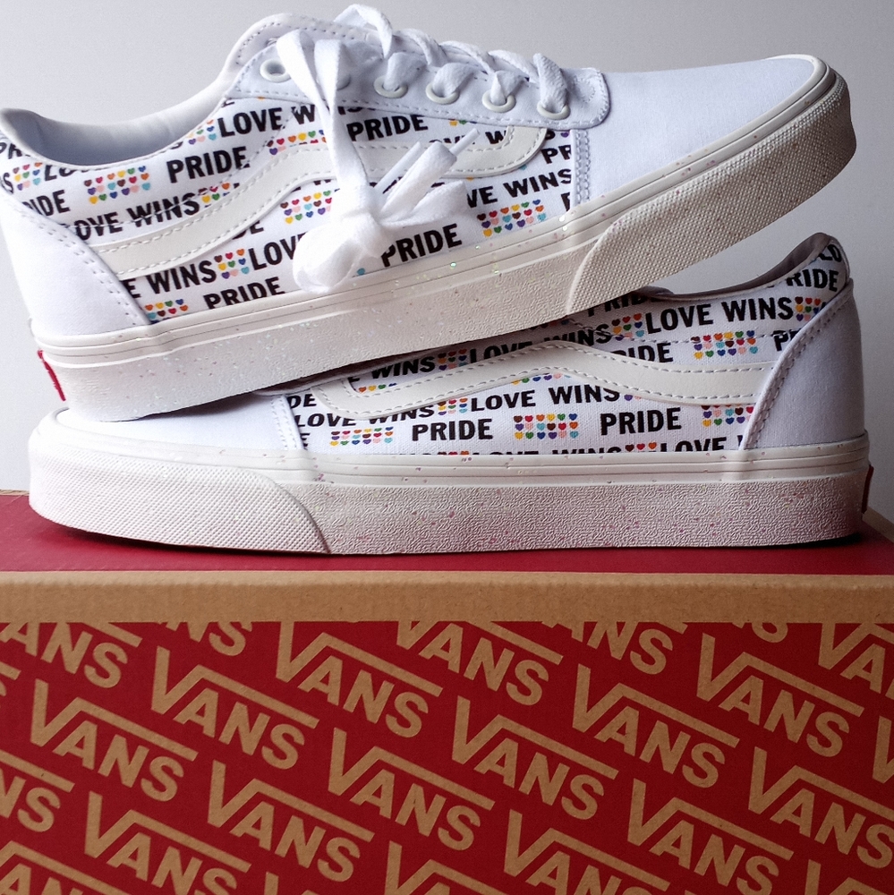 VANS  WARD LO PRIDE SNEAKER - WOMEN'S SIZE 8